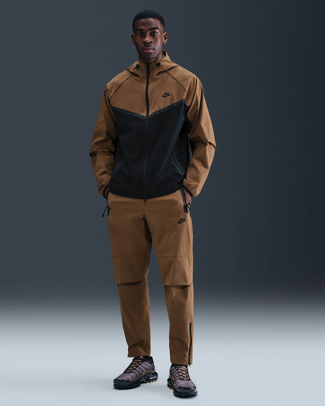 Nike Tech Men's Woven Trousers - Mosswood Brown/Black