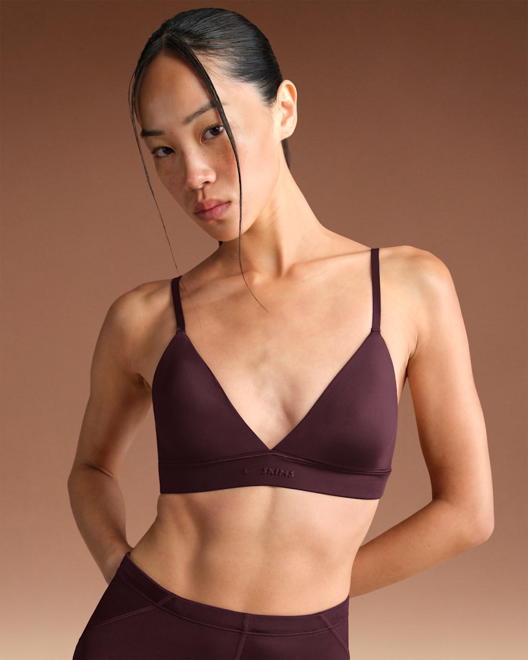 NikeSKIMS Shine Women's Triangle Bra - NSKM CURRANT