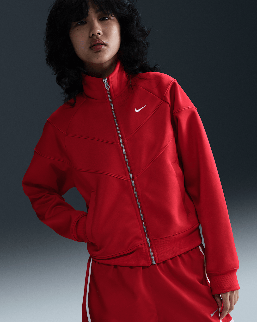 เสื้อแจ็คเก็ตแบบถักผู้หญิง Nike Sportswear Windrunner - University Red/ขาว