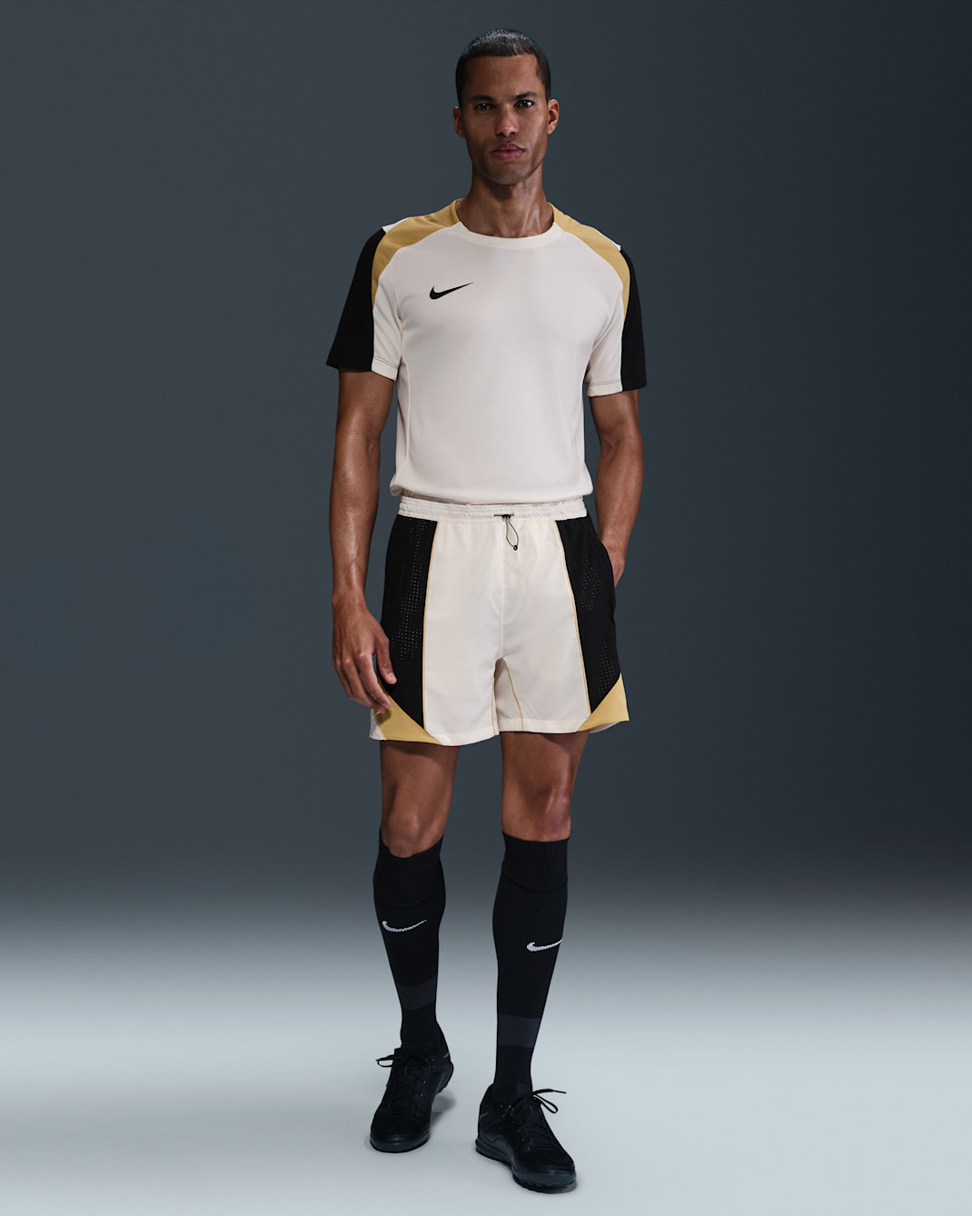 Nike Strike+ Dri-FIT-Fußballshorts (ca. 13 cm) (Herren) - Pale Ivory/Schwarz/Jersey Gold/Schwarz