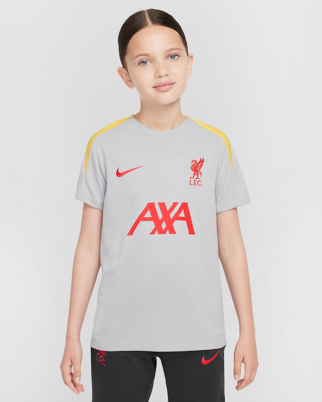 Třetí pleteninové fotbalové tričko Nike Dri-FIT Liverpool FC Strike s krátkým rukávem pro větší děti - Light Smoke Grey/Light Smoke Grey/Chrome Yellow/Global Red