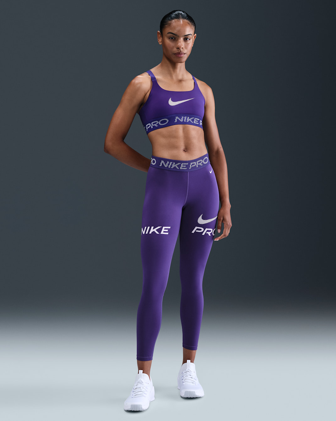 Nike Pro Leggings de 7/8 de talle medio con estampado y paneles de malla - Mujer - Court Purple/Doll/Blanco