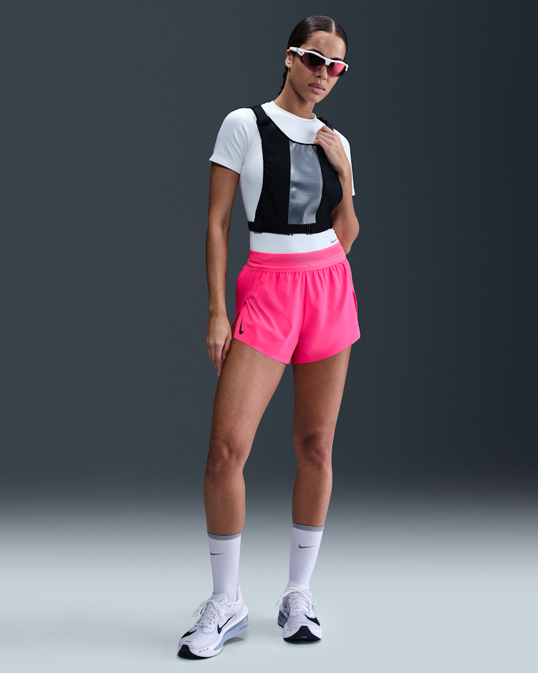 Nike AeroSwift Pantalons curts de running de tir mitjà amb eslip integrat Dri-FIT ADV de 8 cm - Dona - Hyper Pink/Negre