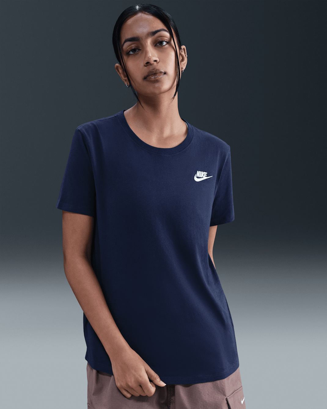Nike Sportswear Club Essentials Women's T-Shirt - Midnight Navy/Sail