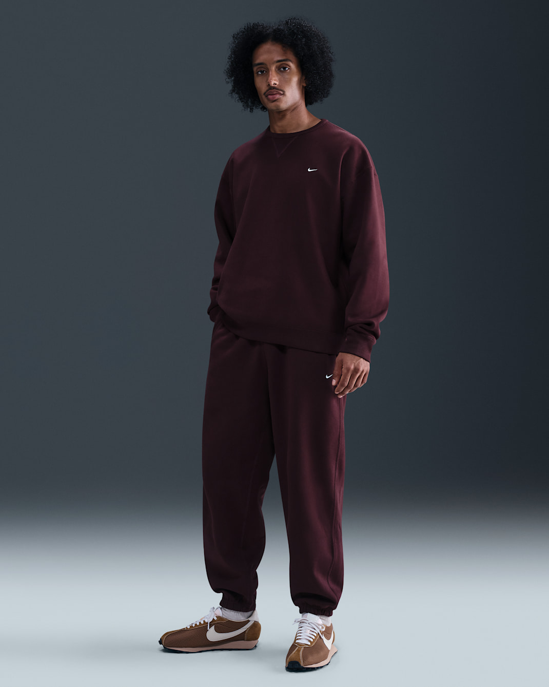 Nike Solo Swoosh Men's Cuffed Fleece Trousers - Burgundy Crush/Burgundy Crush/White
