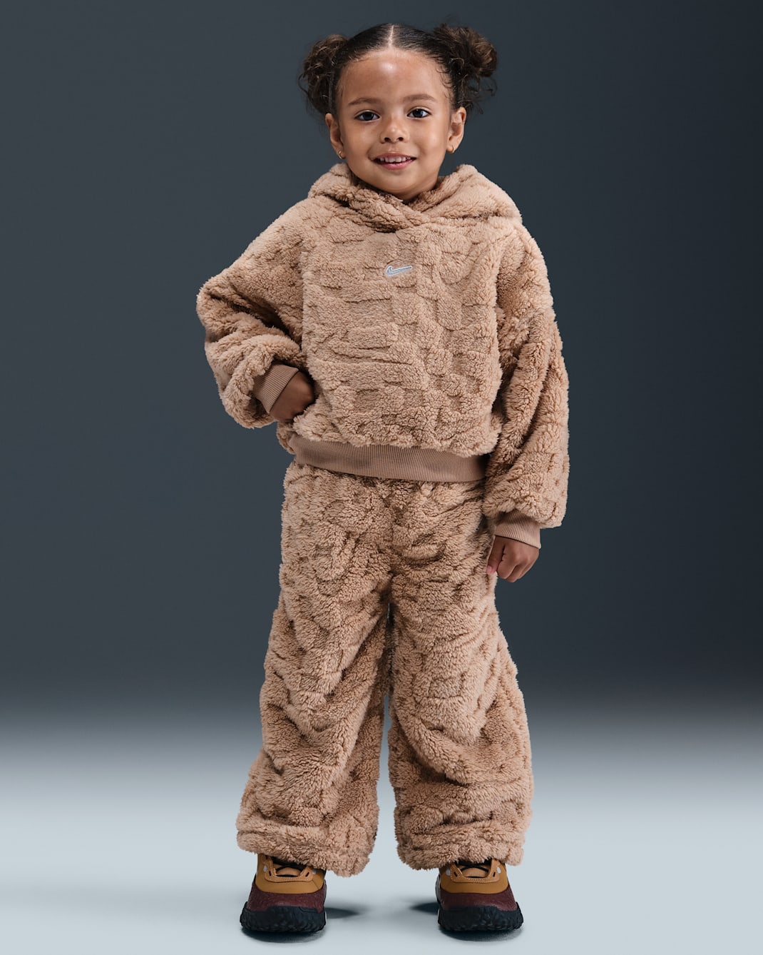 Conjunto de sudadera con gorro sin cierre y pants infantil Nike Cozy - Cáñamo