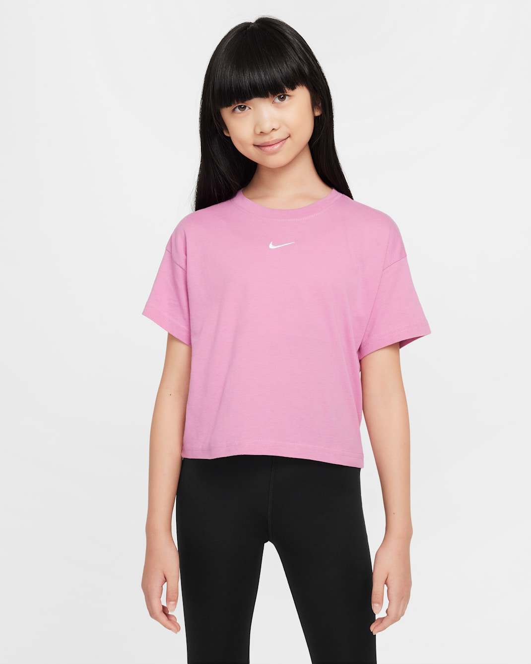 เสื้อยืดเด็กโต Nike Sportswear Essential (หญิง) - Magic Flamingo