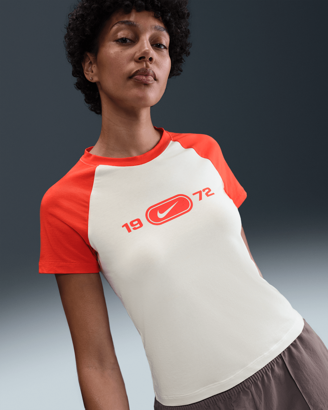 Nike Sportswear Chill Knit Women's Slim Graphic T-Shirt - Sail/Picante Red