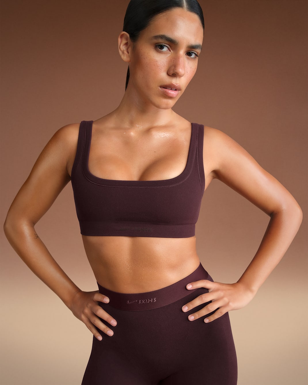 NikeSKIMS Vintage Seamless Women's Scoop Bra - NSKM CURRANT