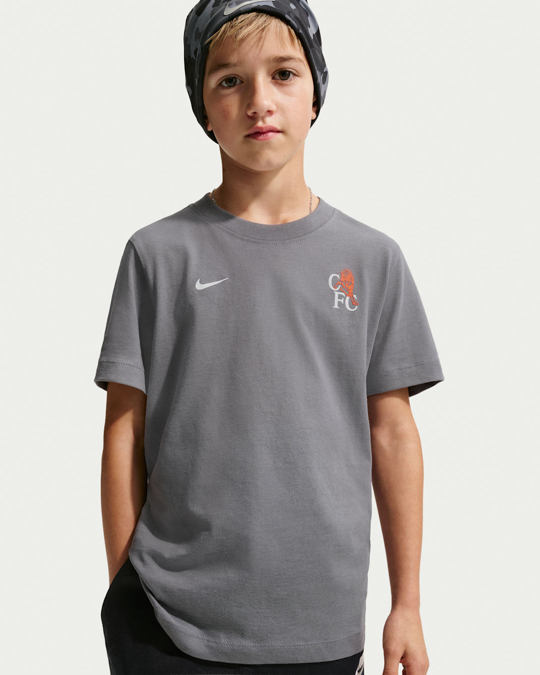 Chelsea F.C. Older Kids' Nike Football T-Shirt - Cool Grey