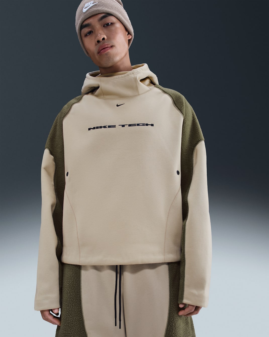 ナイキ テック ボレアス メンズ オーバーサイズド パーカー - デザートカーキ/ミディアムオリーブ/ブラック
