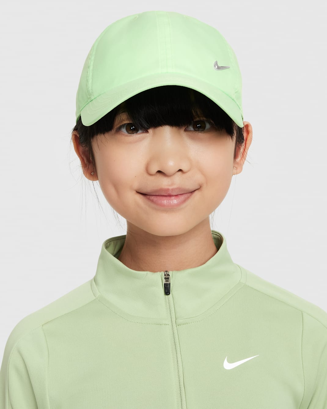 Nike Dri-FIT Club Kids' Unstructured Metal Swoosh Cap - Vapour Green/Metallic Silver