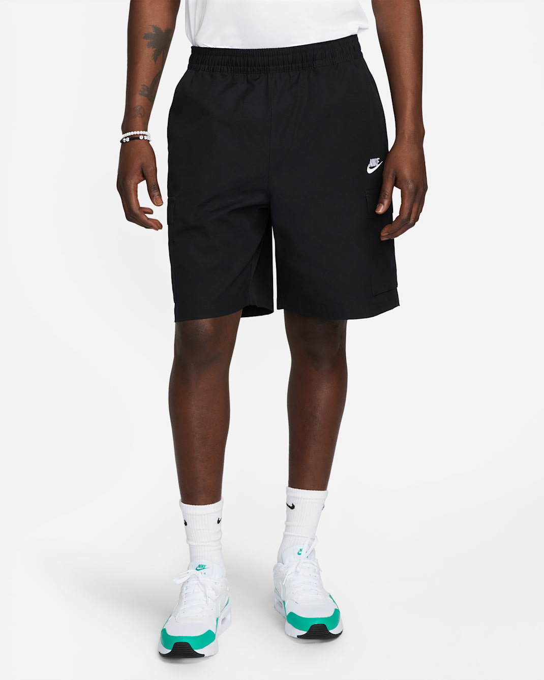 Nike Club Men's Woven Cargo Shorts - Black/White