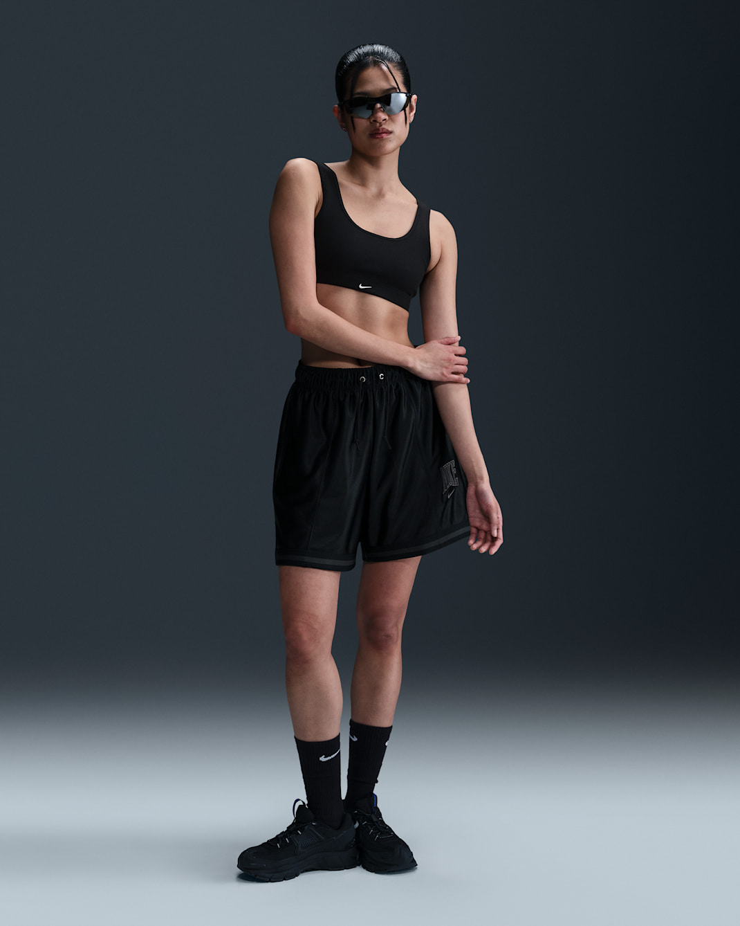 Nike Sportswear weite Grafik-Shorts mit mittelhohem Bund (Damen) - Schwarz/Anthracite/Anthracite