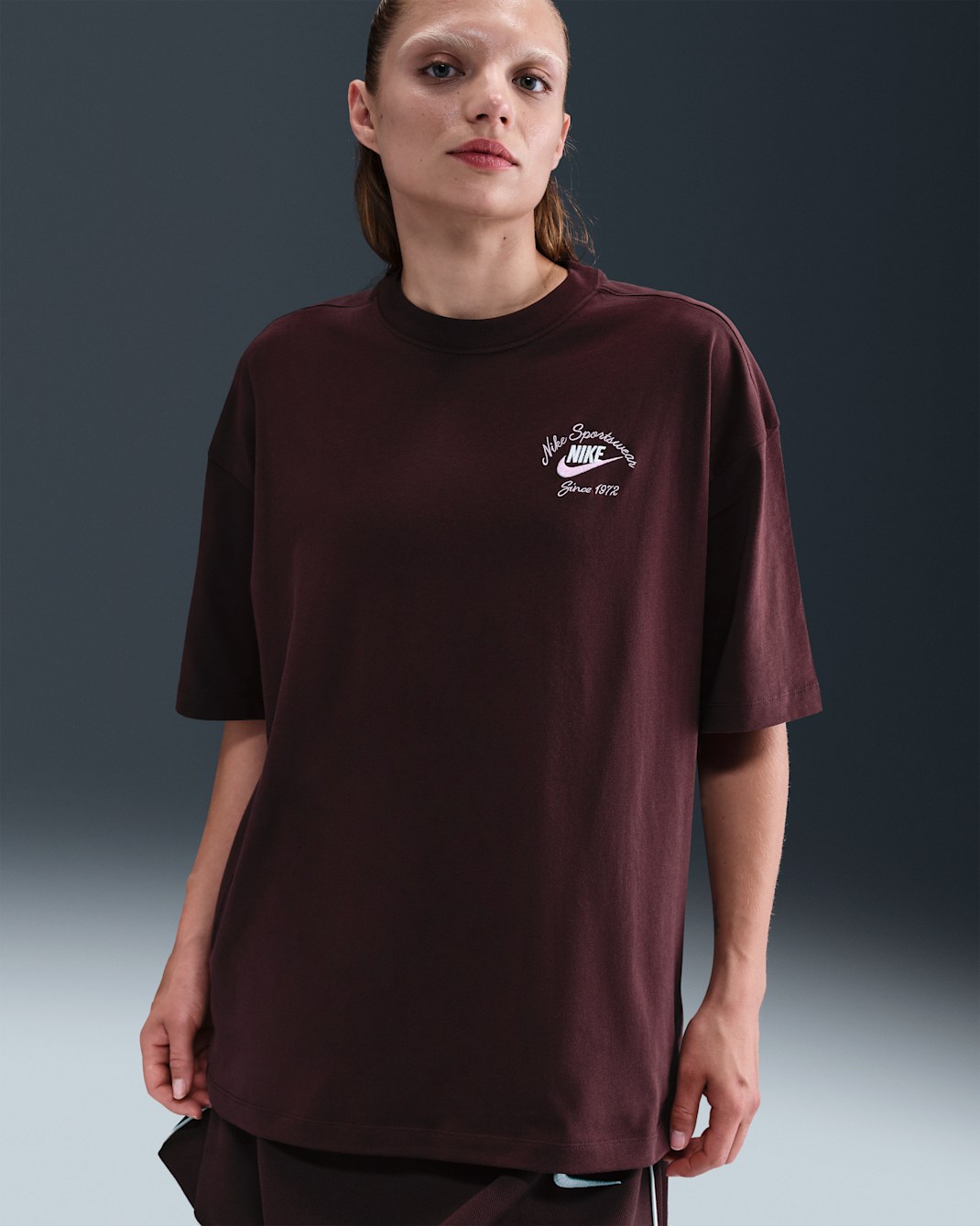 Nike Sportswear Women's Oversized T-Shirt - Burgundy Crush
