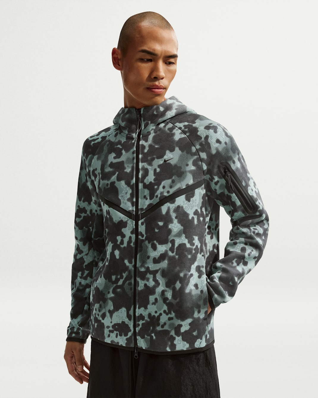 ナイキ テック メンズ フルジップ フリース カモ ウィンドランナー ジャケット - キャノン/ブラック