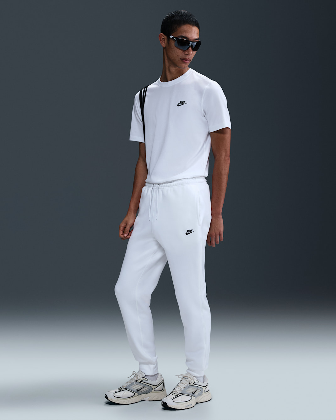 Nike Club joggingbroek voor heren - Wit/Wit/Zwart
