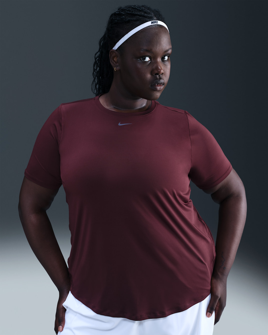 Nike One Classic Dri-FIT Kurzarm-Oberteil für Damen (große Größen) - Burgundy Crush/Weiß