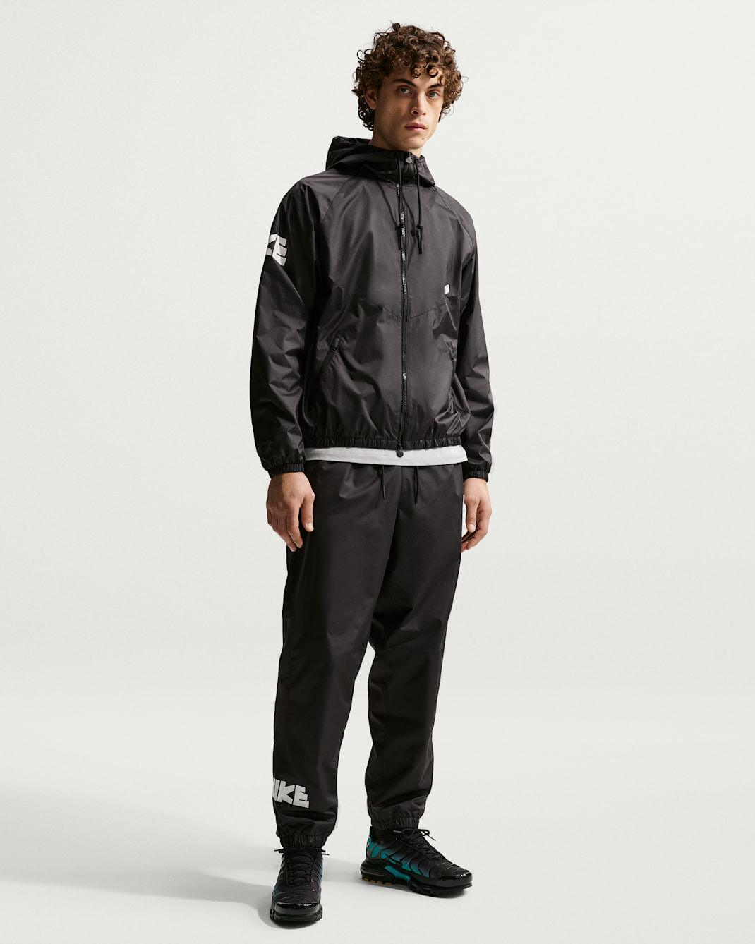 Nike Windrunner Men's Woven Graphic Trousers - Black/White