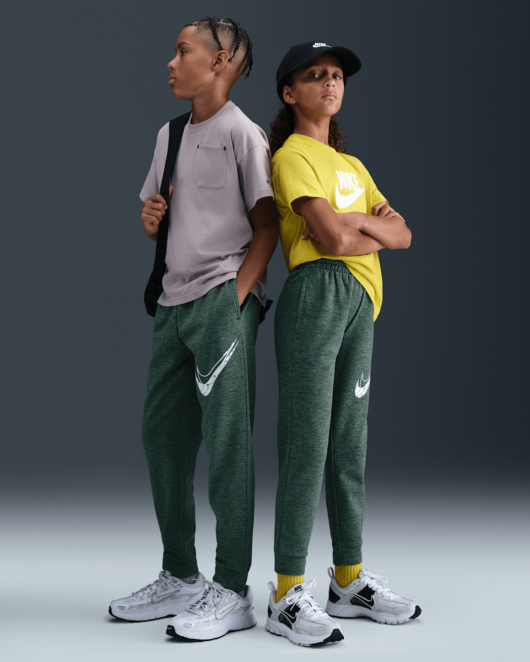 Nike Multi Stain Repel Therma-FIT Genç Çocuk Jogger'ı - Fir/Clay Green/Heather/Beyaz