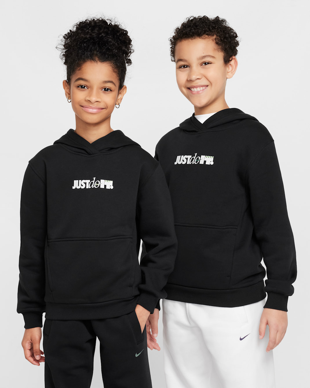 Nike Sportswear Club Fleece Hoodie (ältere Kinder) - Schwarz/Photon Dust