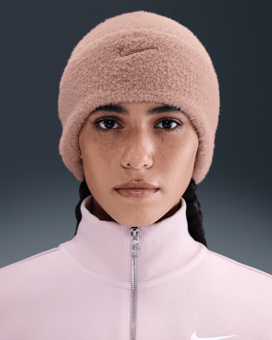 Nike Peak bequeme Beanie - Particle Pink/Desert Dust