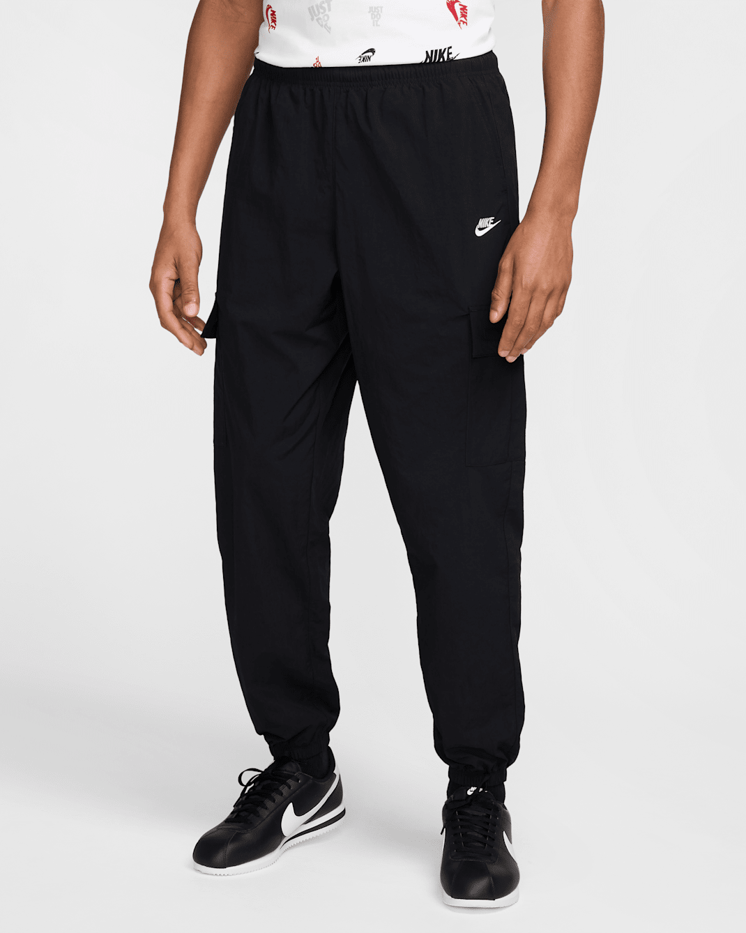 Ανδρικό υφαντό cargo παντελόνι Nike Club - Μαύρο/Λευκό