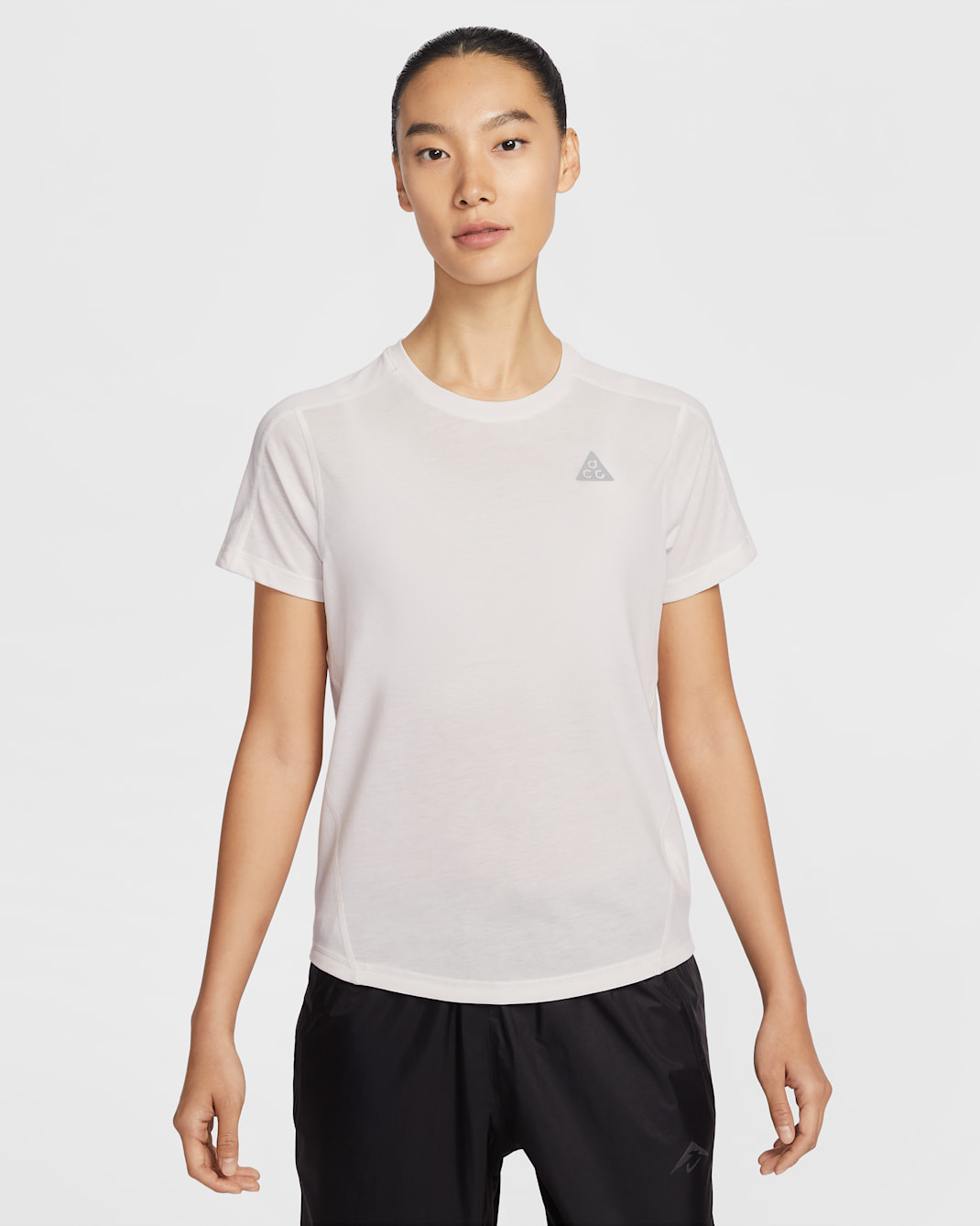 ナイキ ACG ウィメンズ Dri-FIT ショートスリーブ トレイルランニング⁠トップス - ファントム/サミットホワイト