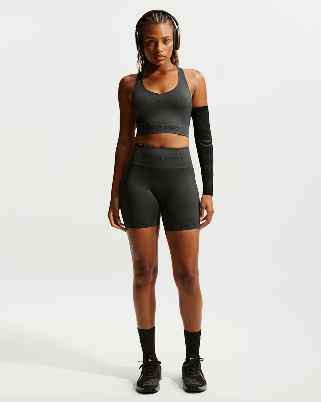Shorts de ciclismo Dri-FIT de tiro alto de 13 cm para mujer Nike Pro Seamless - Gris humo oscuro