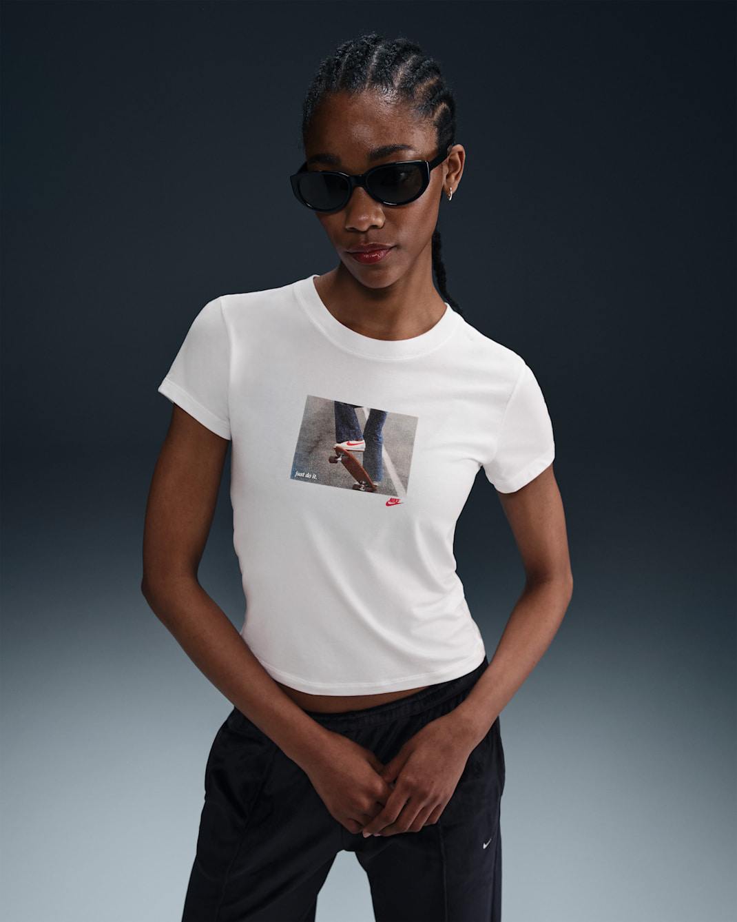 Playera slim cropped para mujer Nike Sportswear Chill Knit - Blanco