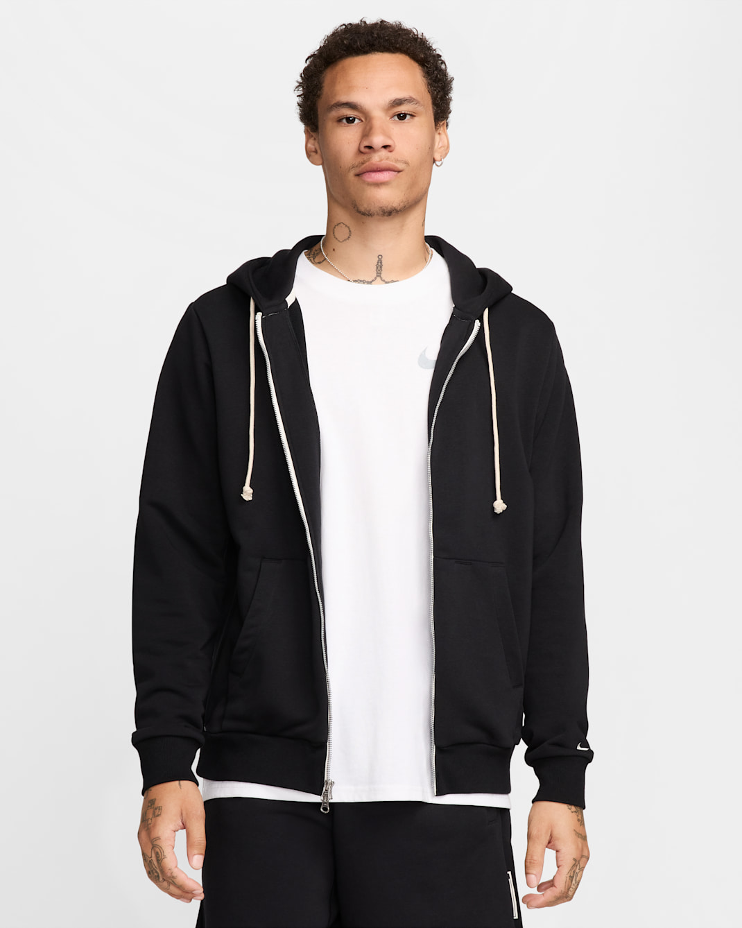 Sudadera con gorro de básquetbol de cierre completo Dri-FIT para hombre Nike Standard Issue - Negro/Marfil pálido