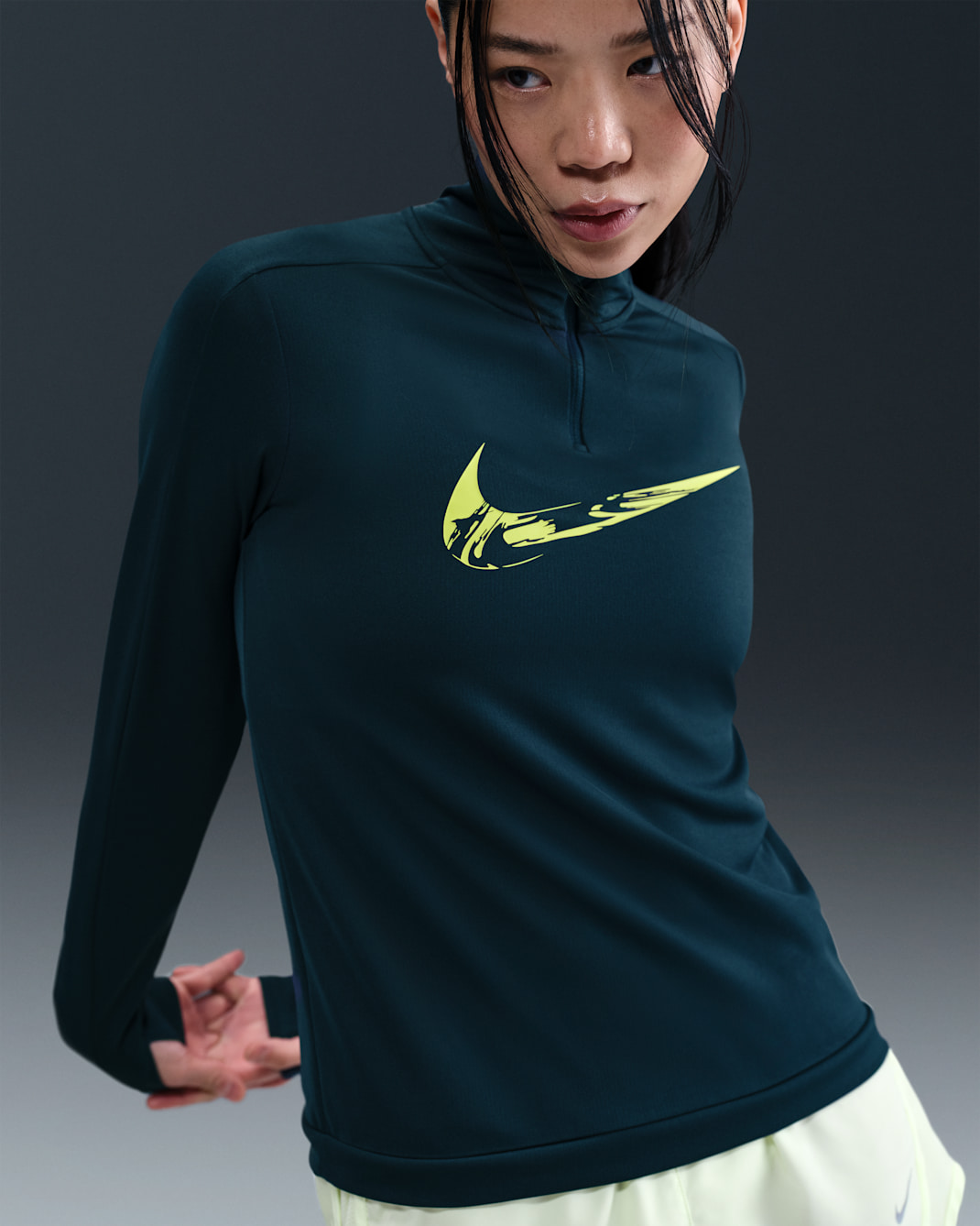 Nike Swoosh 女款 Dri-FIT 1/4 拉鍊跑步中層上衣 - Armory Navy/Bright Cactus