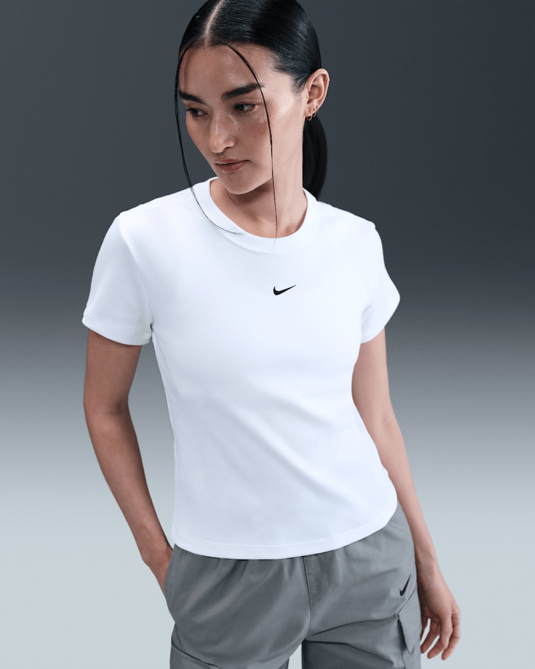 T-shirt aderente a costine a manica corta Nike Sportswear – Donna - Bianco