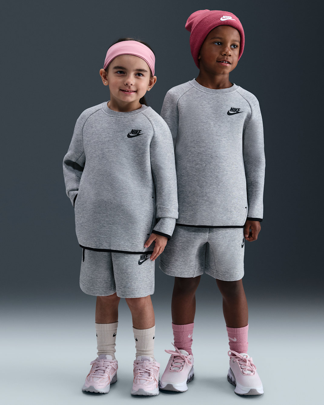 Conjunto de shorts de 2 piezas para niños talla pequeña Nike Tech Fleece - Gris oscuro jaspeado
