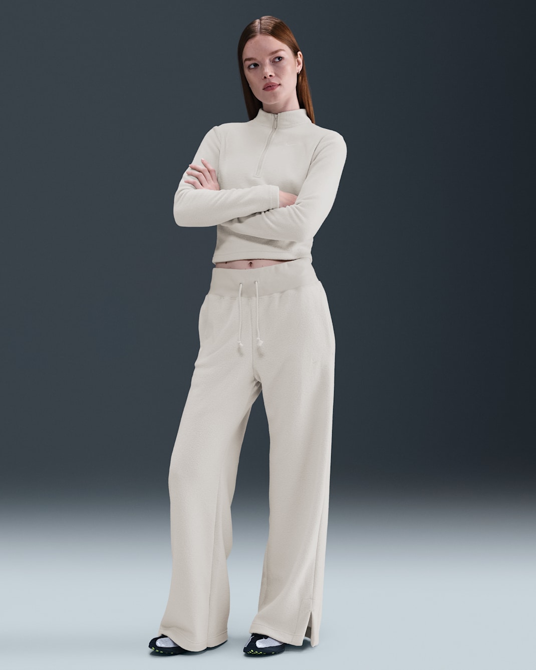Pants de tejido Fleece cálidos de piernas anchas y tiro alto para mujer Nike Sportswear Phoenix Plush - Hueso claro/Vela