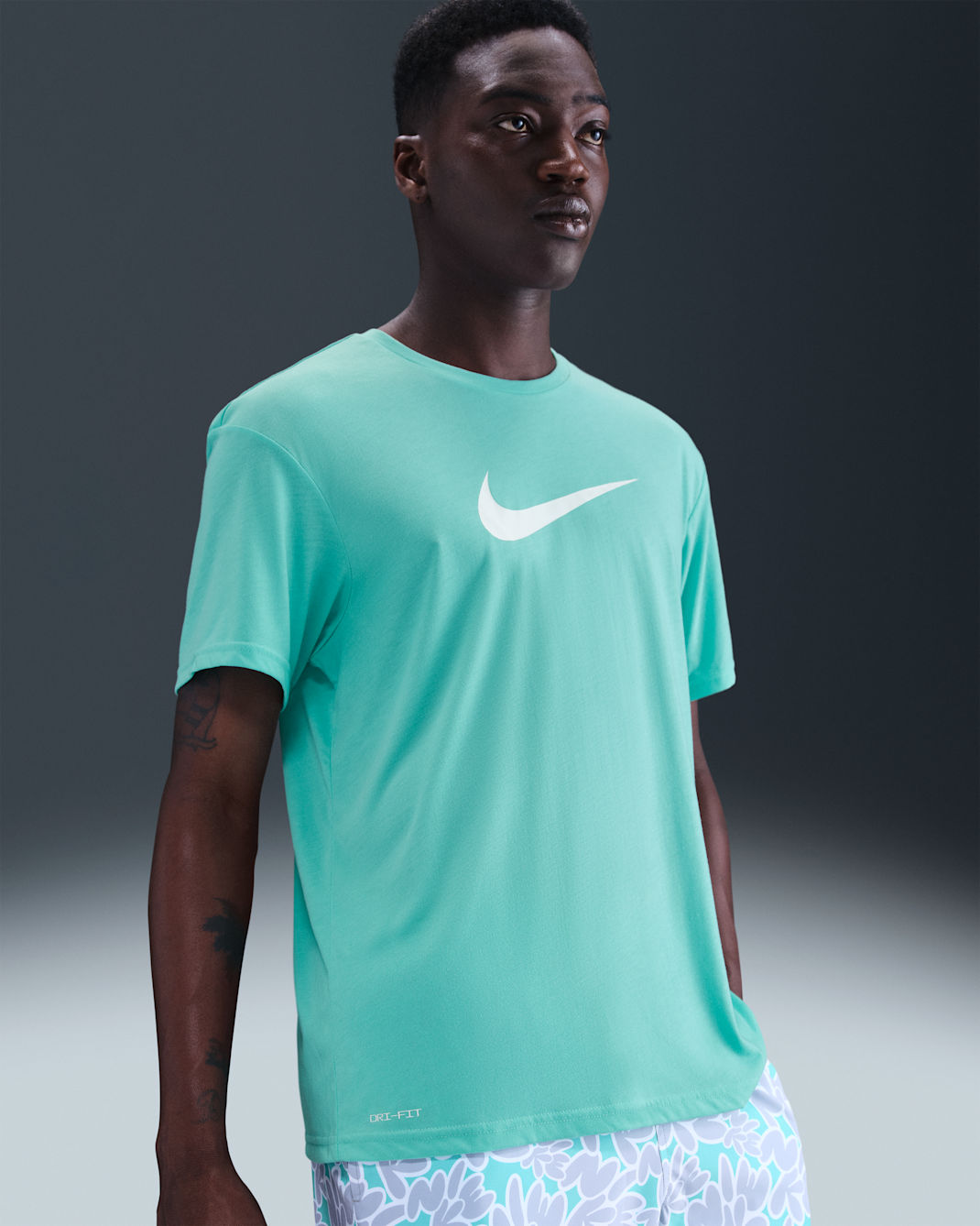 Playera de manga corta para hombre Nike Swim Hydroguard - Turquesa desteñido/Blanco