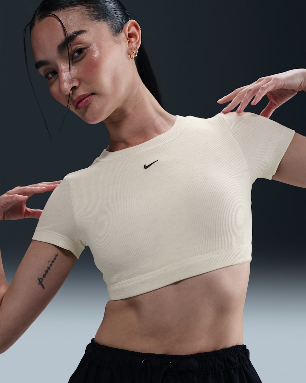 Nike Sportswear Classic Women's Light-Support Baby Tee Bra - Sail/Heather/Black