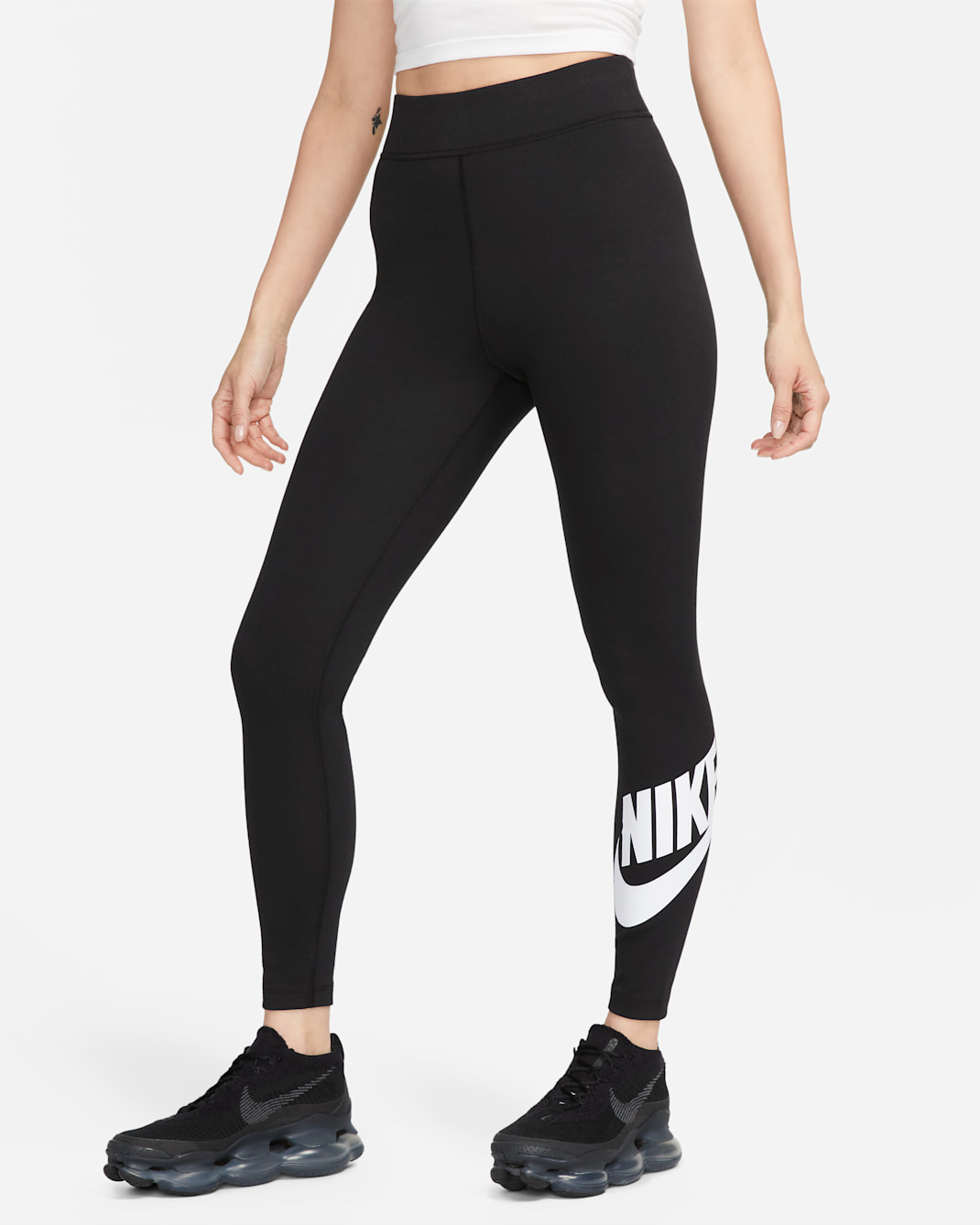 Nike Sportswear 經典女款高腰圖樣內搭褲 - 黑色/白色