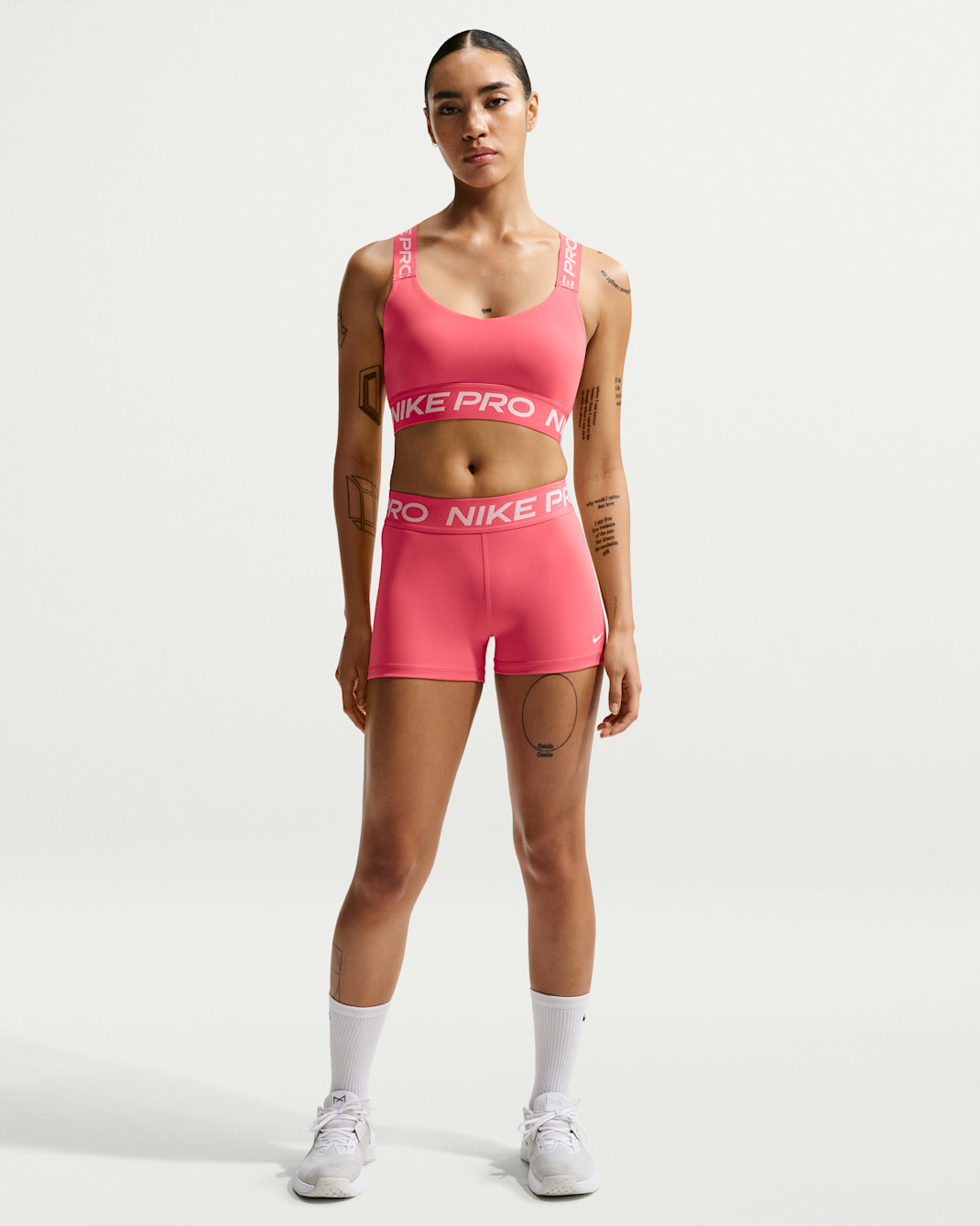 Shorts de 7.5 cm para mujer Nike Pro - Coral marino/Blanco