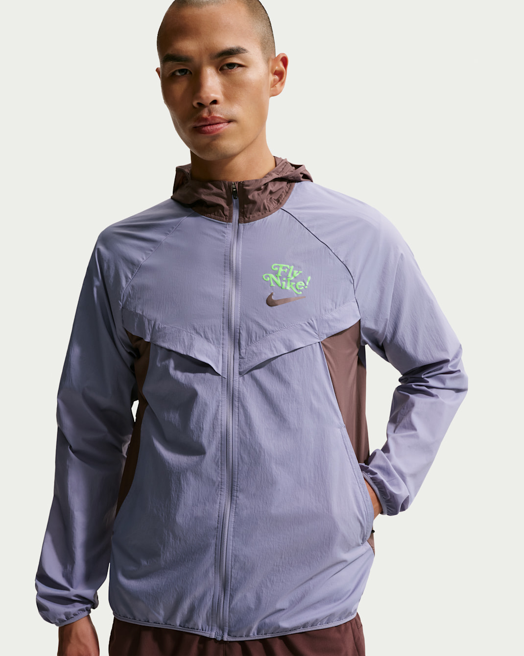 나이키 스트라이드 '플라이 나이키' 남성 리펠 UV 프로텍션 러닝 재킷 - 아이언 퍼플/타투