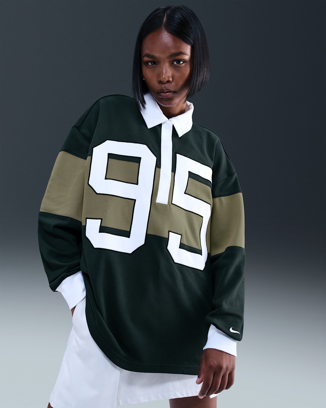 Nike Sportswear Longsleeve-Polo-Oberteil mit Motiv für Damen - Seaweed/Neutral Olive/Weiß/Sail