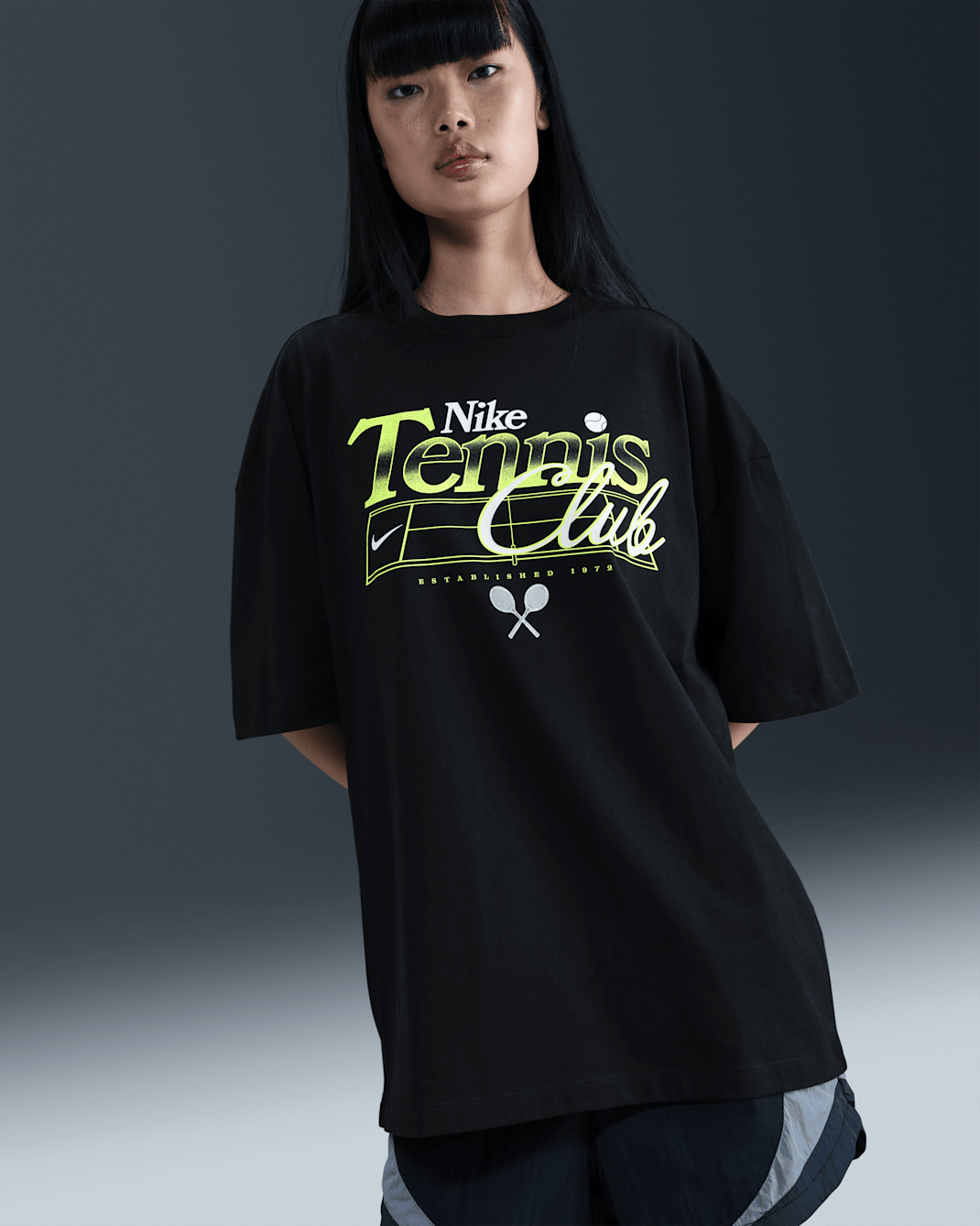 Nike Sportswear Women's Oversized Graphic T-Shirt - Black