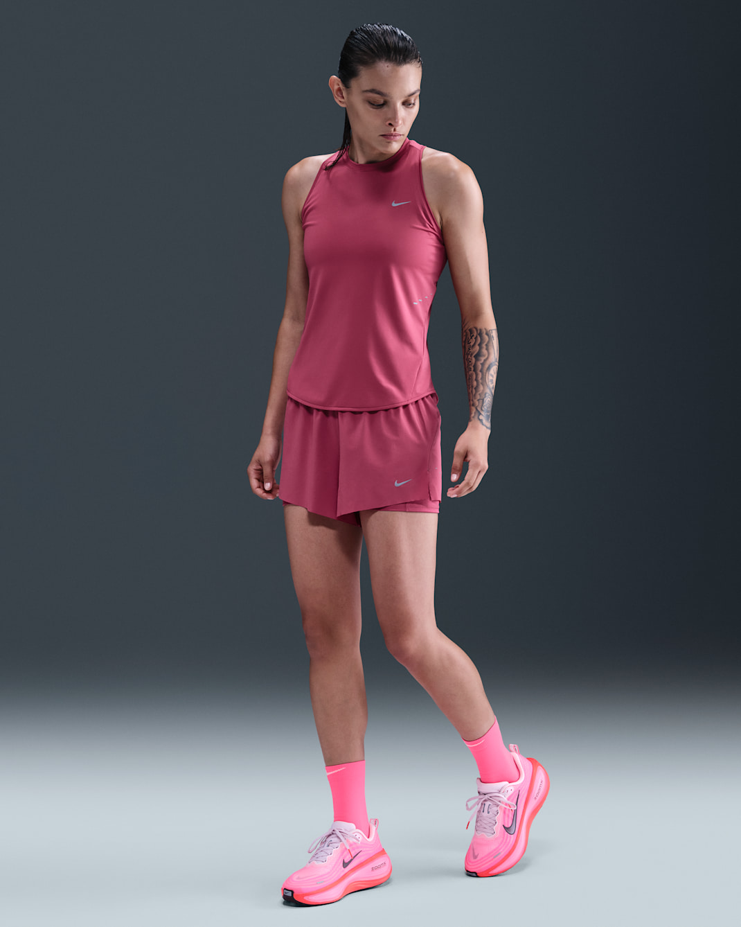 Nike Swift Dri-FIT Normal Belli 2'si 1 Arada Kadın Koşu Şortu - Sweet Beet
