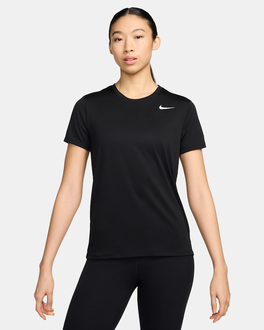 เสื้อยืดผู้หญิง Nike Dri-FIT - ดำ/ขาว