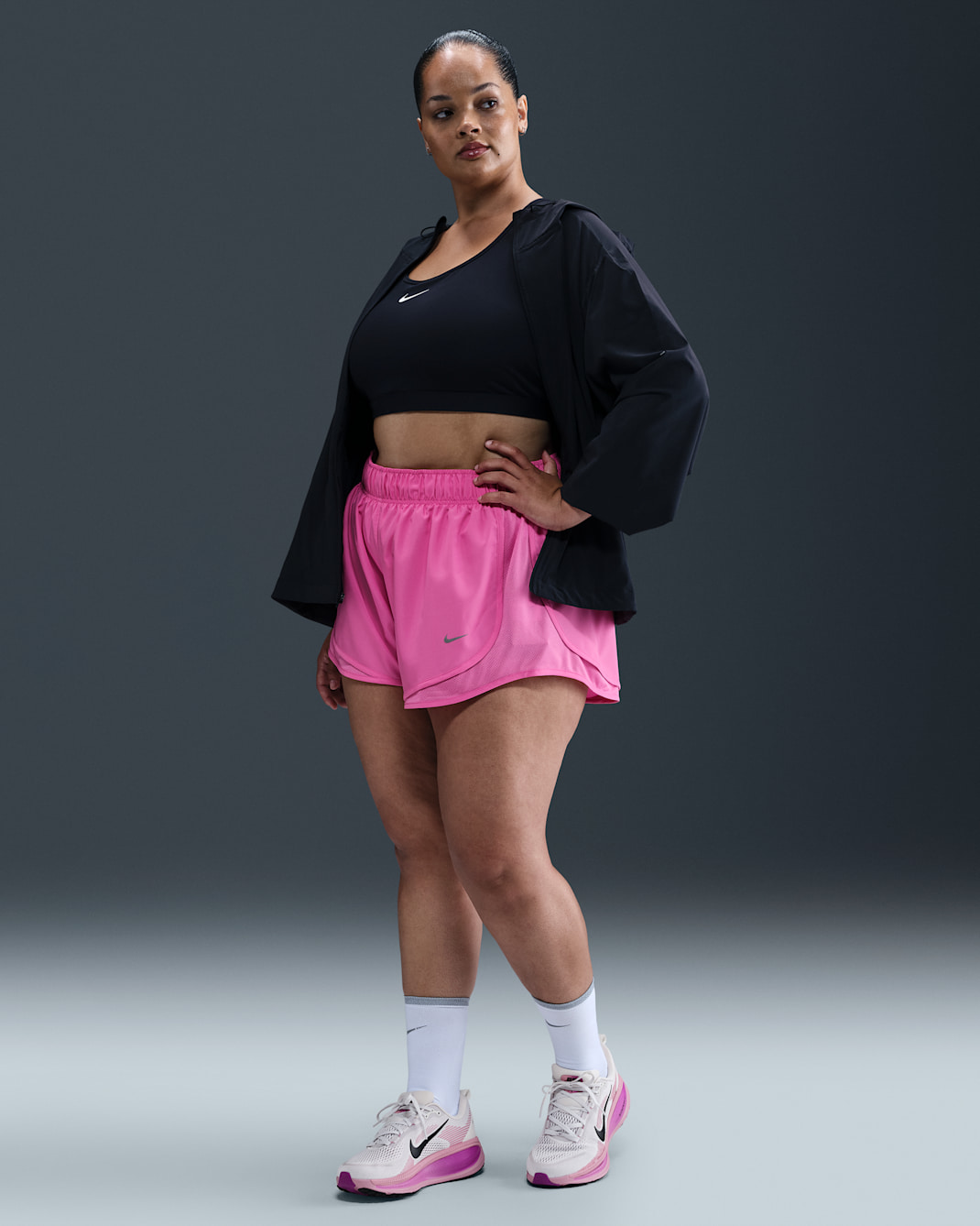 Shorts de correr Dri-FIT de tiro medio de 7 cm con forro de ropa interior para mujer (talla grande) Nike Tempo - Rosa alegre/Rosa alegre/Rosa alegre