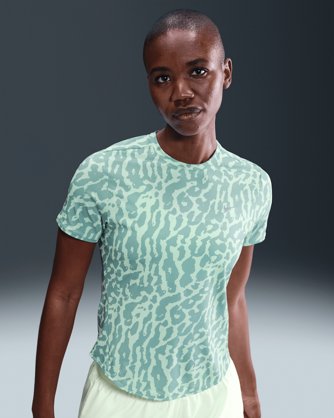 Kortærmet Nike Swift Dri-FIT-løbeoverdel til kvinder - Mint Foam/Cannon