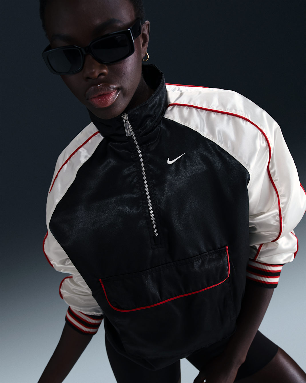 Chamarra oversized para mujer Nike Sportswear - Negro/Vela/Rojo universitario/Vela