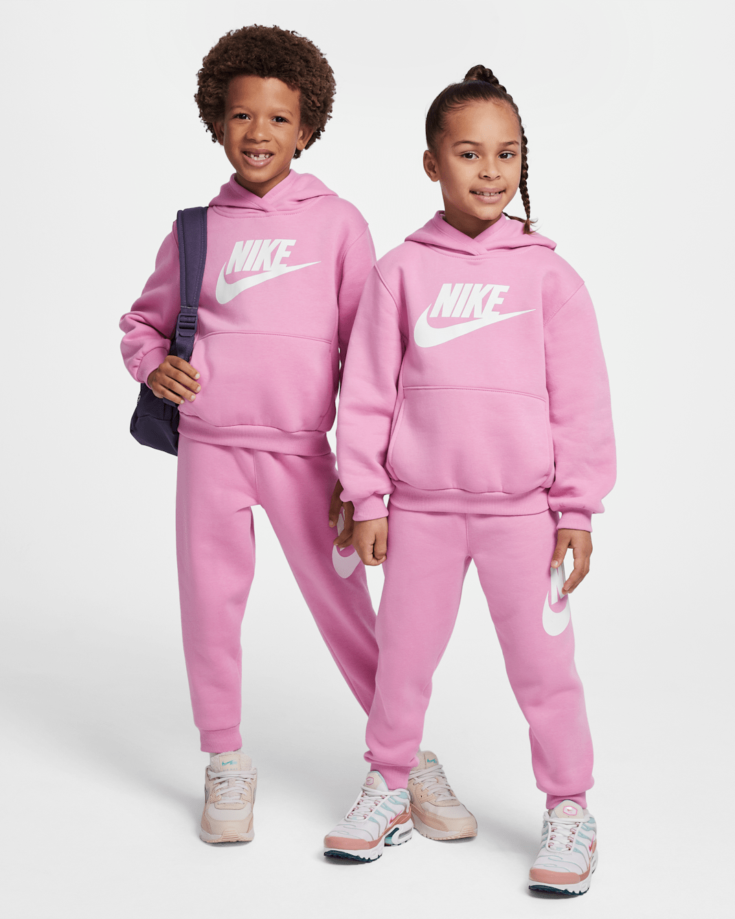 Conjunto de dos piezas para niños talla pequeña Nike Club Fleece Set - Flamenco mágico