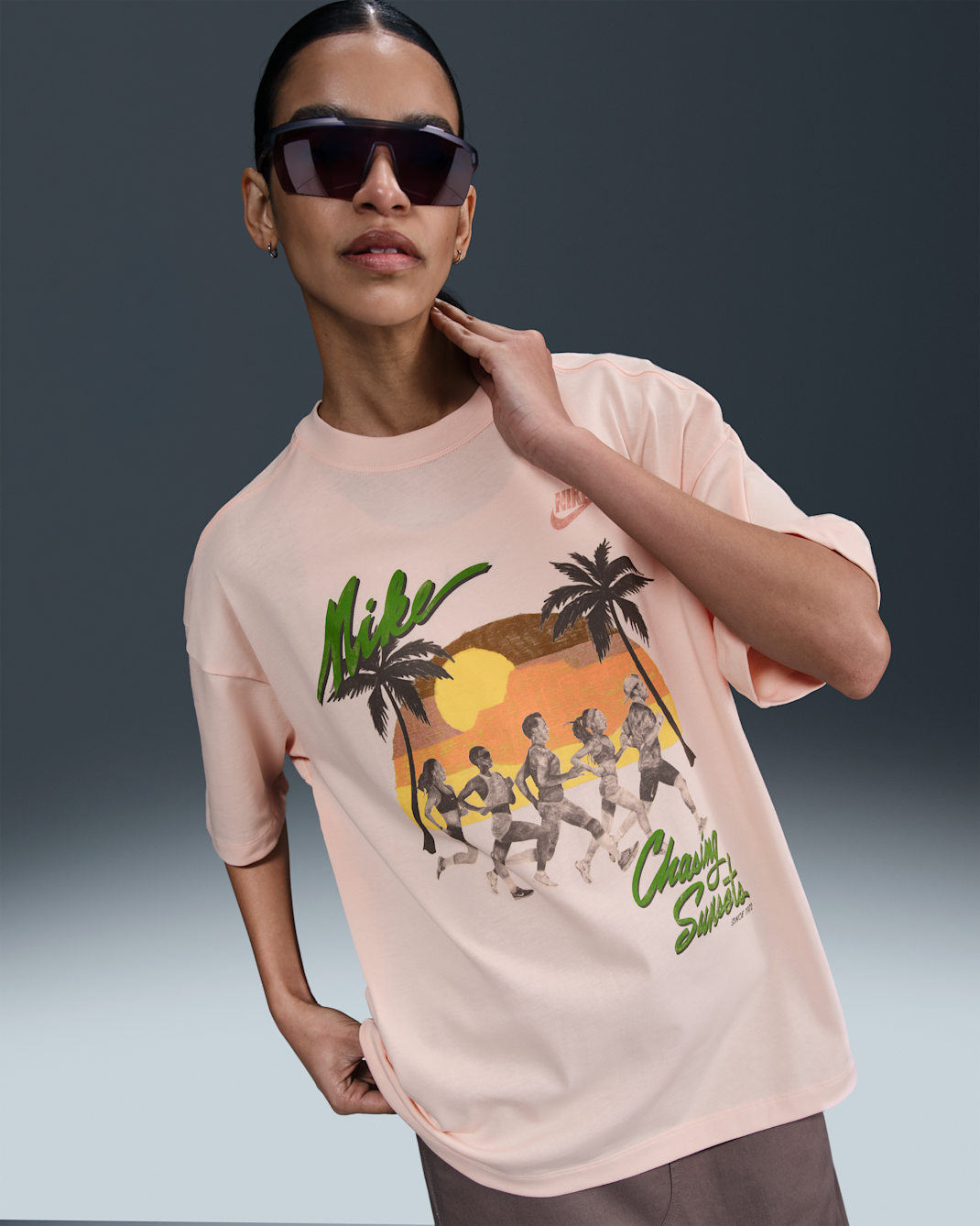 Nike Sportswear Essential Women's Oversized T-Shirt - Washed Coral/Chlorophyll