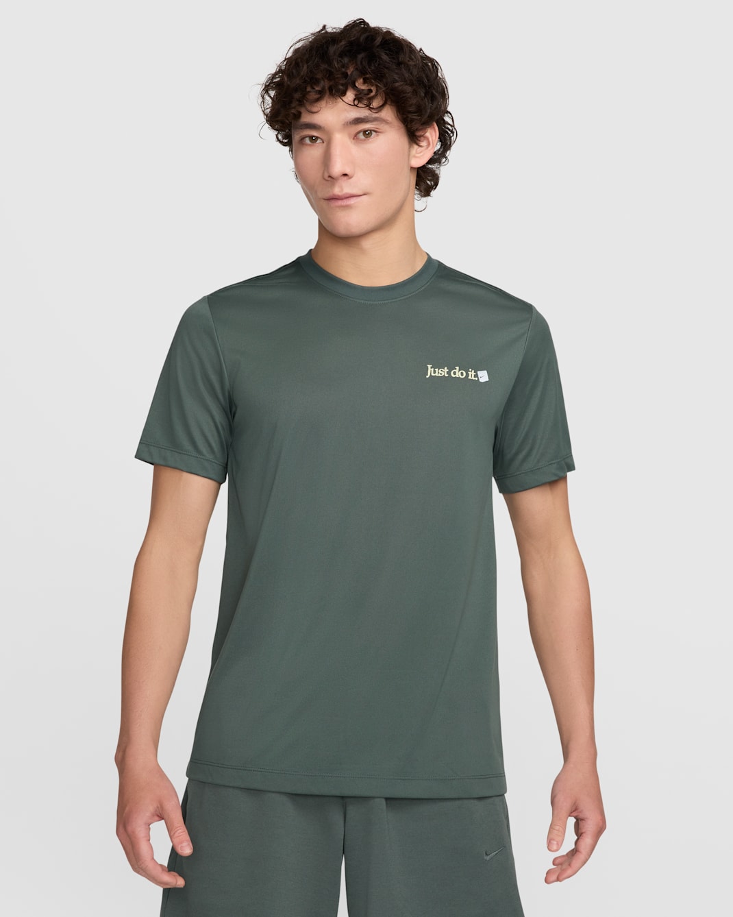 ナイキ メンズ Dri-FIT フィットネス Tシャツ - ビンテージグリーン